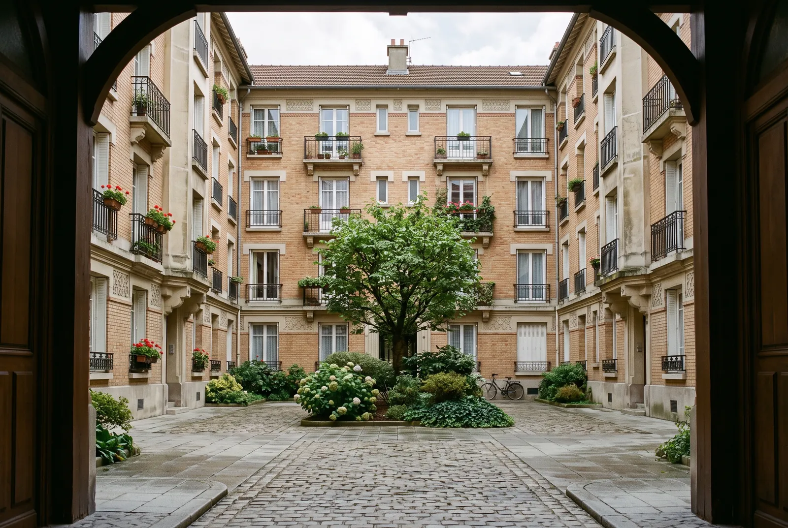Cour intérieure d'un immeuble à Saint-Maur
